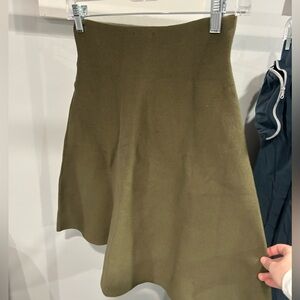 Green flairy knit skirt